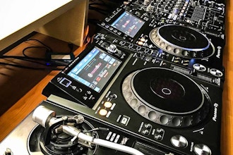 Accelerated DJ Program: 5 Milestones to DJing